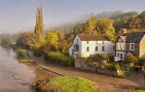 宝宝肚子涨的很大